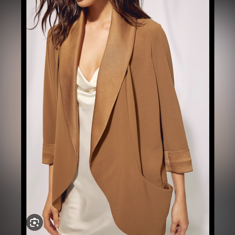 Aritzia Jacket CLEANING OUT CLOSET OPEN TO ALL OFFERS